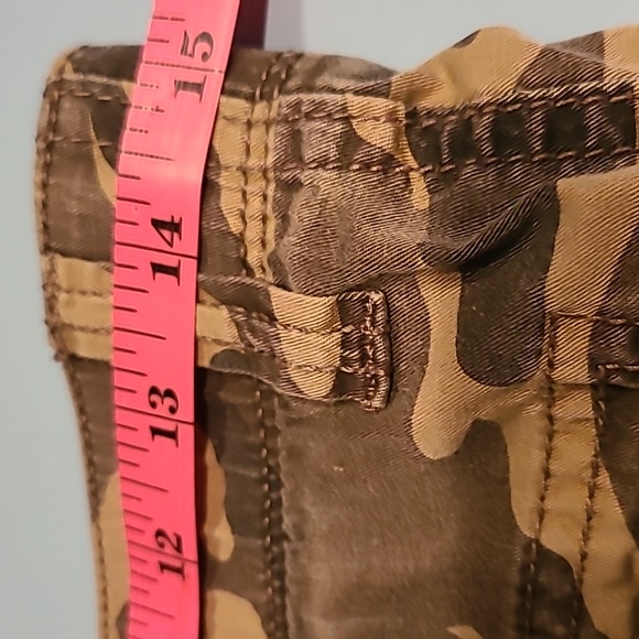Jeans By Buffalo Camo Cargo Shorts Size 28 - Picture 6 of 13